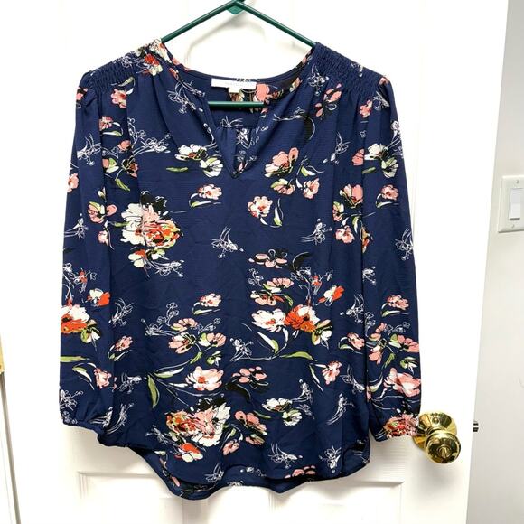 Fun 2 Fun Navy Floral Blouse, Rounded Hem, Split Crew Neck, NWOT, Women's Size S - Picture 1 of 7